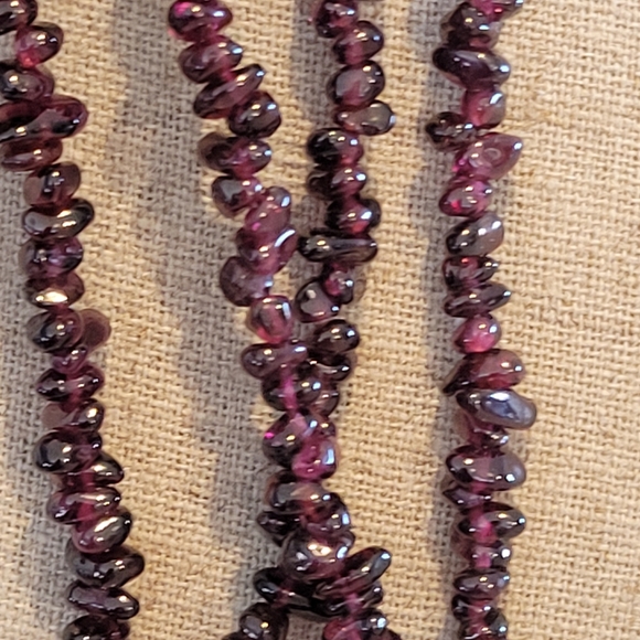 VINTAGE BEAUTIFUL 34"LONG NATURAL RHODOLITE GARNET NECKLACE - Picture 2 of 5